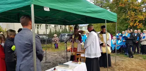 2019.10.17 – Poświęcenie kamienia węgielnego kościoła w Grabiku – zdjęcie 44