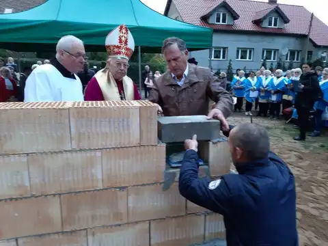 2019.10.17 – Poświęcenie kamienia węgielnego kościoła w Grabiku – zdjęcie 74
