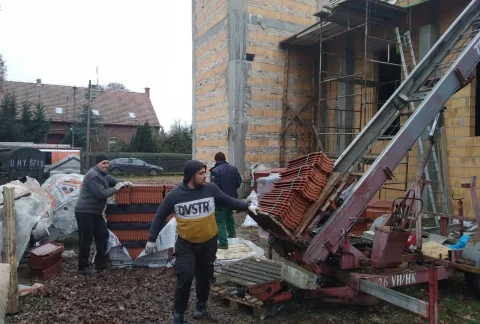 2022.12 – Krycie dachu na kościele w Grabiku – zdjęcie 34