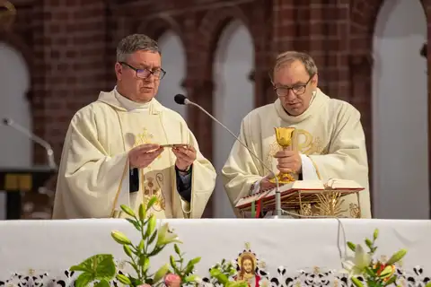 2023.06.04 – Jubileusz 30-lecia święceń prezbiteratu ks. Proboszcza – zdjęcie 57