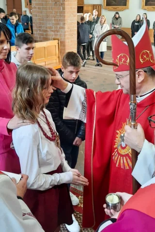 2023.04.20 – Sakrament Bierzmowania – zdjęcie 30