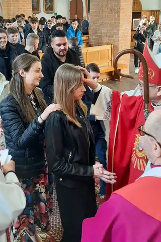 2023.04.20 – Sakrament Bierzmowania – zdjęcie 32