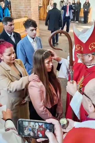 2023.04.20 – Sakrament Bierzmowania – zdjęcie 26
