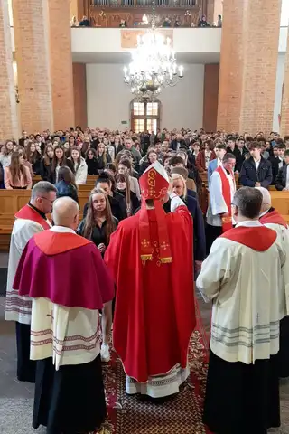 2023.04.20 – Sakrament Bierzmowania – zdjęcie 35