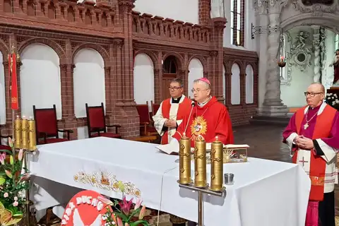 2023.04.20 – Sakrament Bierzmowania – zdjęcie 18