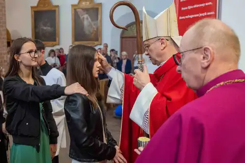 2024.05.24 – Bierzmowanie młodzieży z Dekanatu Żary – zdjęcie 80