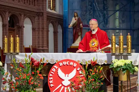 2024.05.24 – Bierzmowanie młodzieży z Dekanatu Żary – zdjęcie 60
