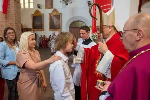 2024.05.24 – Bierzmowanie młodzieży z Dekanatu Żary – zdjęcie 140