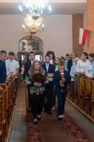 2024.05.24 – Bierzmowanie młodzieży z Dekanatu Żary – zdjęcie 199