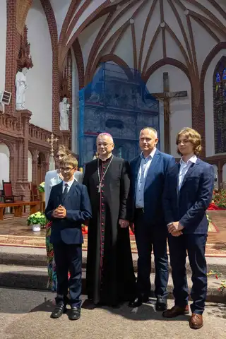 2024.05.24 – Bierzmowanie młodzieży z Dekanatu Żary – zdjęcie 266