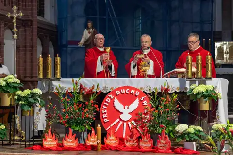 2024.05.24 – Bierzmowanie młodzieży z Dekanatu Żary – zdjęcie 232