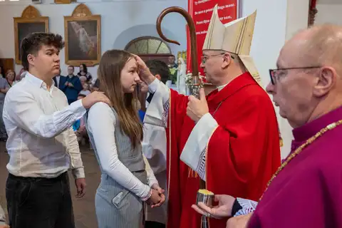 2024.05.24 – Bierzmowanie młodzieży z Dekanatu Żary – zdjęcie 86