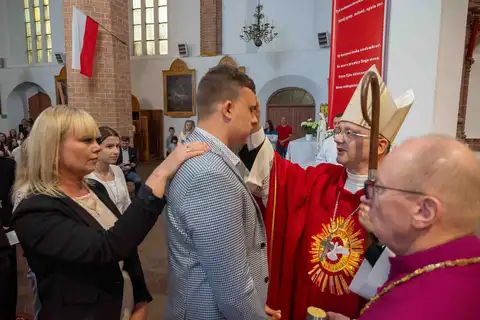2024.05.24 – Bierzmowanie młodzieży z Dekanatu Żary – zdjęcie 173