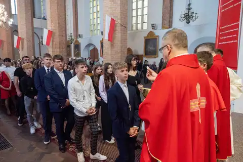 2024.05.24 – Bierzmowanie młodzieży z Dekanatu Żary – zdjęcie 247