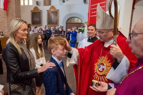 2024.05.24 – Bierzmowanie młodzieży z Dekanatu Żary – zdjęcie 91