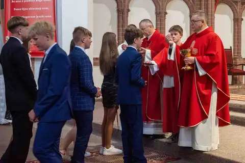 2024.05.24 – Bierzmowanie młodzieży z Dekanatu Żary – zdjęcie 246