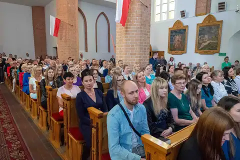2024.05.24 – Bierzmowanie młodzieży z Dekanatu Żary – zdjęcie 44