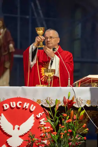 2024.05.24 – Bierzmowanie młodzieży z Dekanatu Żary – zdjęcie 223