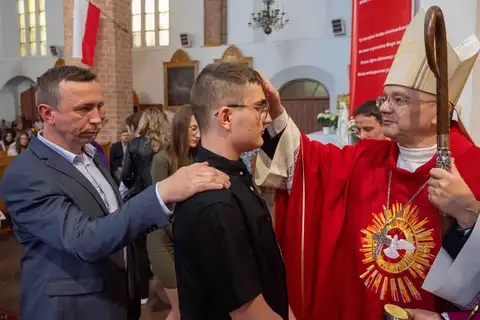 2024.05.24 – Bierzmowanie młodzieży z Dekanatu Żary – zdjęcie 159