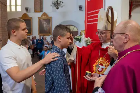 2024.05.24 – Bierzmowanie młodzieży z Dekanatu Żary – zdjęcie 83