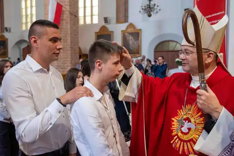 2024.05.24 – Bierzmowanie młodzieży z Dekanatu Żary – zdjęcie 113