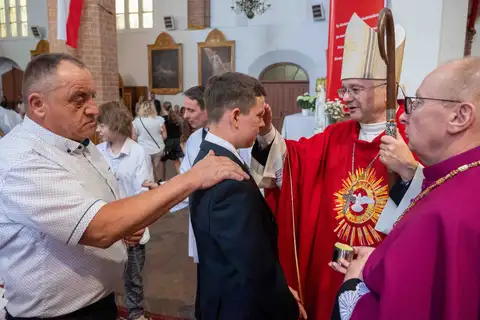 2024.05.24 – Bierzmowanie młodzieży z Dekanatu Żary – zdjęcie 139