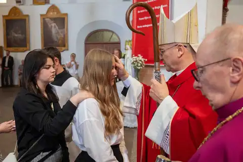 2024.05.24 – Bierzmowanie młodzieży z Dekanatu Żary – zdjęcie 132