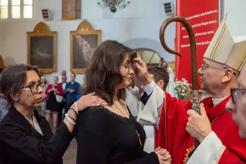 2024.05.24 – Bierzmowanie młodzieży z Dekanatu Żary – zdjęcie 104