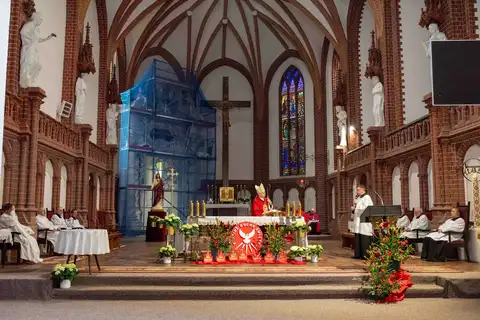 2024.05.24 – Bierzmowanie młodzieży z Dekanatu Żary – zdjęcie 278
