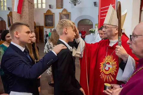 2024.05.24 – Bierzmowanie młodzieży z Dekanatu Żary – zdjęcie 171