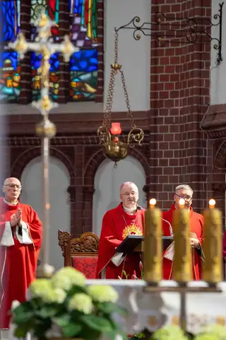 2024.05.24 – Bierzmowanie młodzieży z Dekanatu Żary – zdjęcie 20