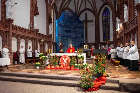 2024.05.24 – Bierzmowanie młodzieży z Dekanatu Żary – zdjęcie 61