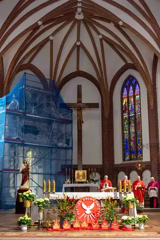 2024.05.24 – Bierzmowanie młodzieży z Dekanatu Żary – zdjęcie 22