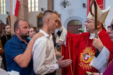 2024.05.24 – Bierzmowanie młodzieży z Dekanatu Żary – zdjęcie 147