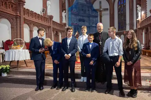2024.05.24 – Bierzmowanie młodzieży z Dekanatu Żary – zdjęcie 265