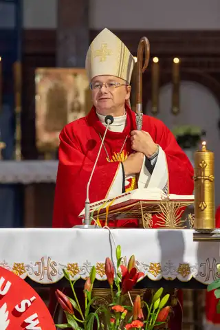 2024.05.24 – Bierzmowanie młodzieży z Dekanatu Żary – zdjęcie 33