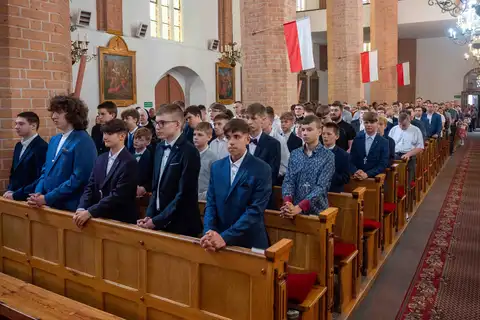 2024.05.24 – Bierzmowanie młodzieży z Dekanatu Żary – zdjęcie 24