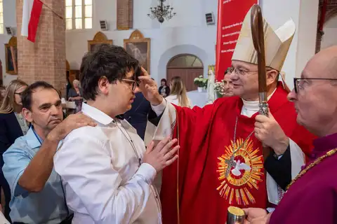 2024.05.24 – Bierzmowanie młodzieży z Dekanatu Żary – zdjęcie 127