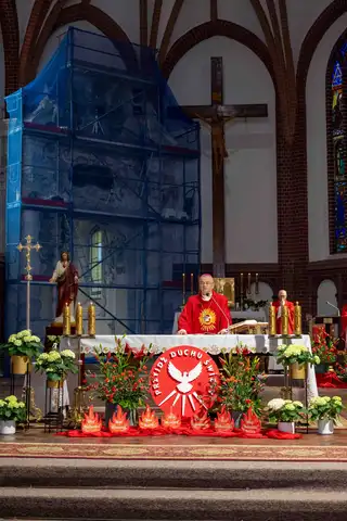 2024.05.24 – Bierzmowanie młodzieży z Dekanatu Żary – zdjęcie 63