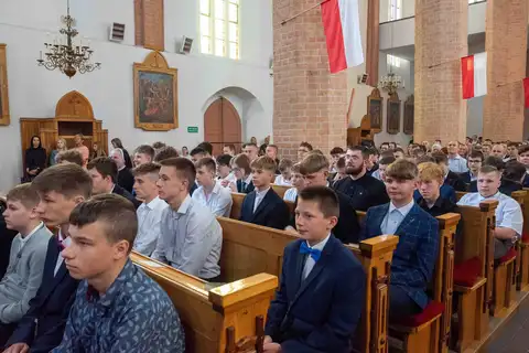 2024.05.24 – Bierzmowanie młodzieży z Dekanatu Żary – zdjęcie 39