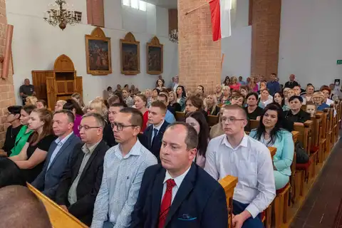 2024.05.24 – Bierzmowanie młodzieży z Dekanatu Żary – zdjęcie 47