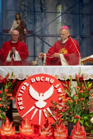 2024.05.24 – Bierzmowanie młodzieży z Dekanatu Żary – zdjęcie 6