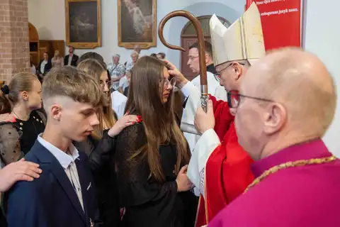 2024.05.24 – Bierzmowanie młodzieży z Dekanatu Żary – zdjęcie 136