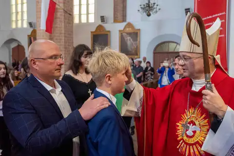 2024.05.24 – Bierzmowanie młodzieży z Dekanatu Żary – zdjęcie 103