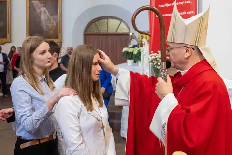 2024.05.24 – Bierzmowanie młodzieży z Dekanatu Żary – zdjęcie 74