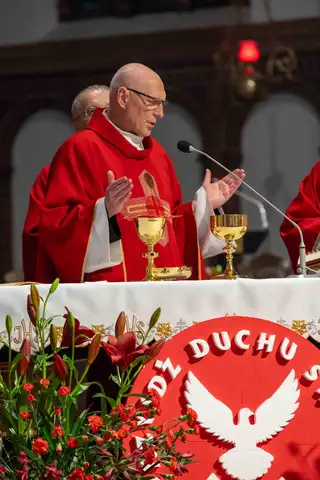 2024.05.24 – Bierzmowanie młodzieży z Dekanatu Żary – zdjęcie 226