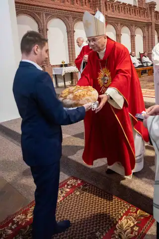 2024.05.24 – Bierzmowanie młodzieży z Dekanatu Żary – zdjęcie 204