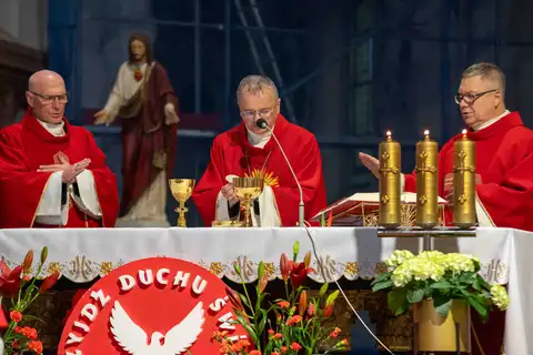 2024.05.24 – Bierzmowanie młodzieży z Dekanatu Żary – zdjęcie 220
