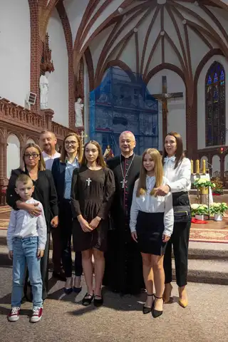 2024.05.24 – Bierzmowanie młodzieży z Dekanatu Żary – zdjęcie 274