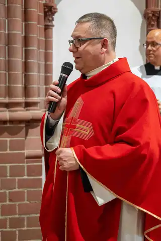 2024.05.24 – Bierzmowanie młodzieży z Dekanatu Żary – zdjęcie 13